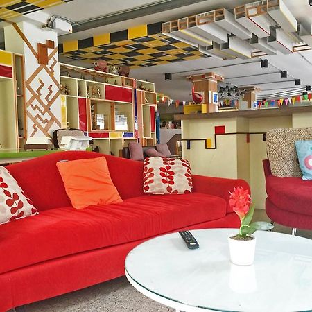 Saphaipae Hostel Bangkok Bagian luar foto