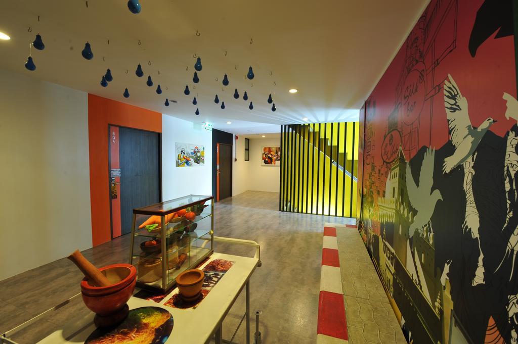 Saphaipae Hostel Bangkok Bagian luar foto