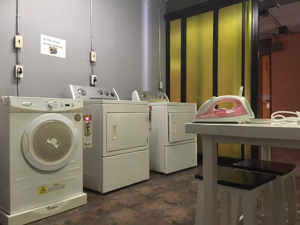 Saphaipae Hostel Bangkok Bagian luar foto
