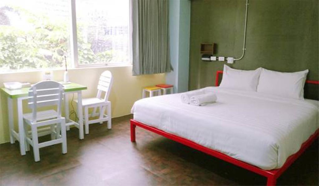 Saphaipae Hostel Bangkok Bagian luar foto