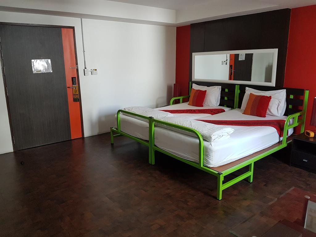 Saphaipae Hostel Bangkok Bagian luar foto