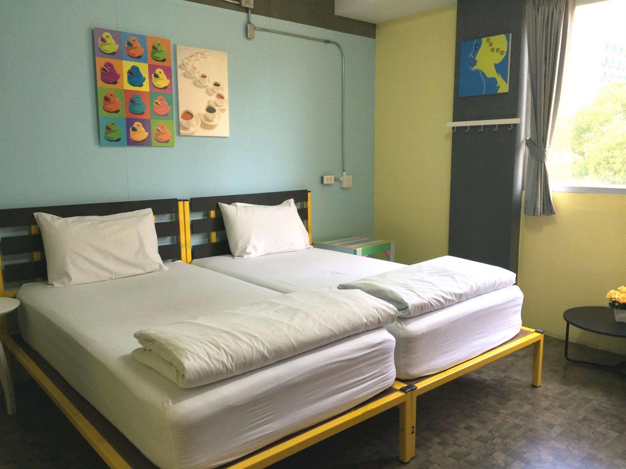Saphaipae Hostel Bangkok Bagian luar foto