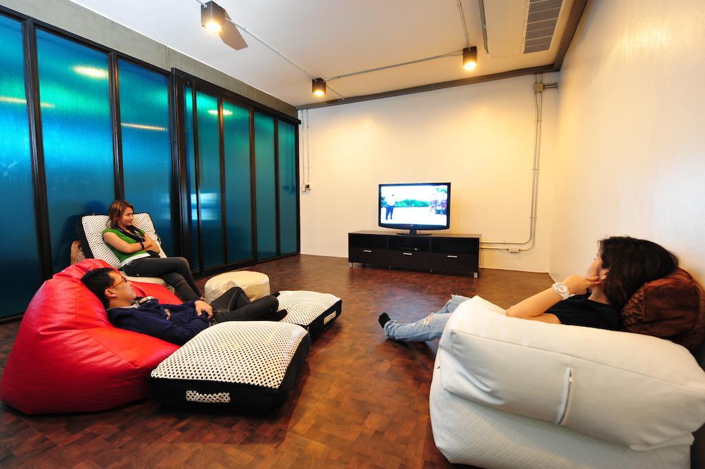 Saphaipae Hostel Bangkok Bagian luar foto