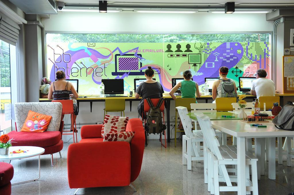 Saphaipae Hostel Bangkok Bagian luar foto