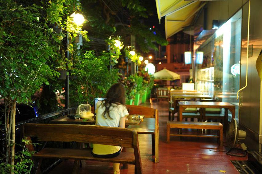 Saphaipae Hostel Bangkok Bagian luar foto
