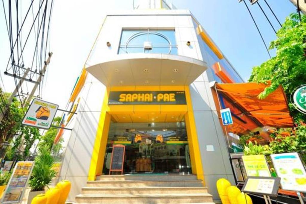 Saphaipae Hostel Bangkok Bagian luar foto
