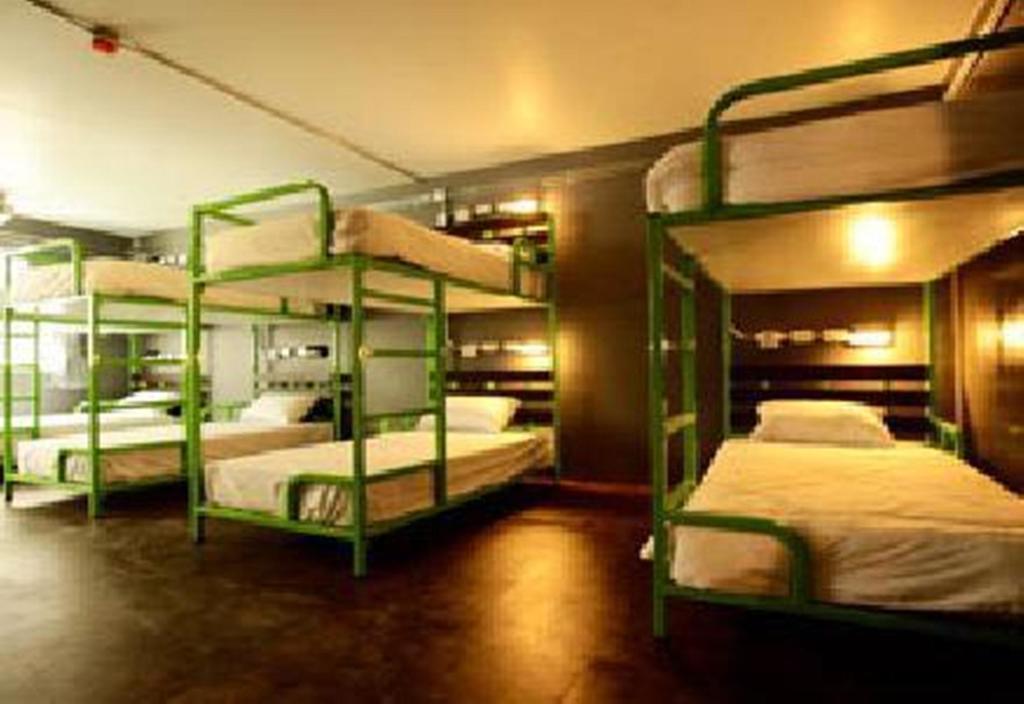 Saphaipae Hostel Bangkok Bagian luar foto